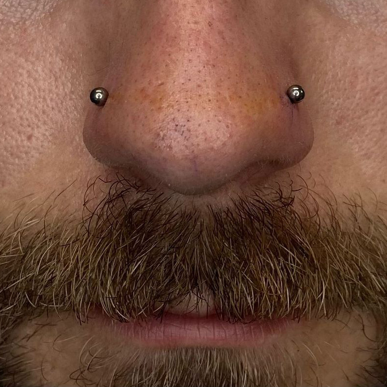 Piercing doble nostril